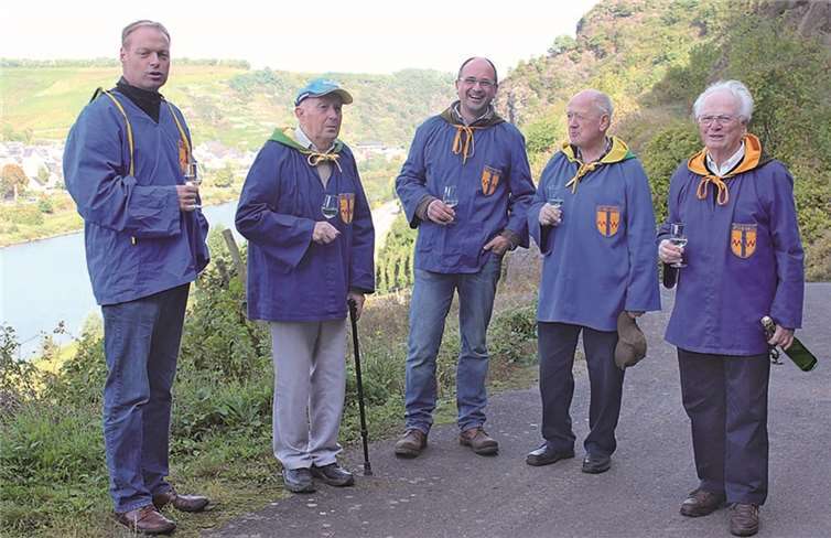 Die Mönchsberger Weinbruderschaft zeigte sich mit der Qualität der Trauben zufrieden.privat