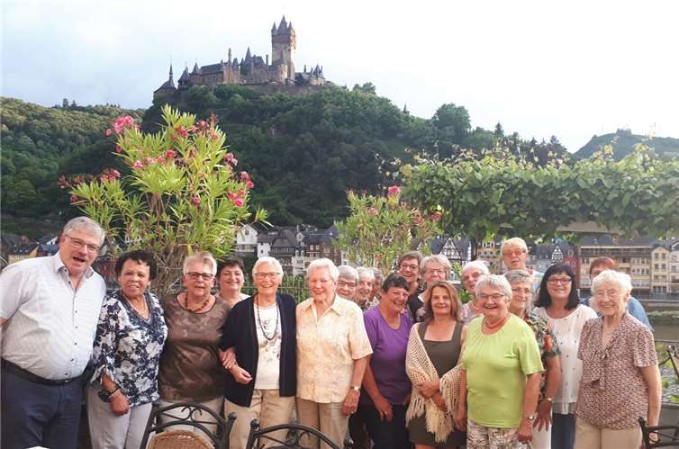 Die Montags-Frauengymnastik-Gruppe des TV Cochem: Sucette Louboutin, Heidi Schmittgen, Waltraud Laux, Elisabeth Hees, Brigitte Ketschau, Christel Heinze, Christa Wolf, Rosemarie Stark, Hannelore Lieder, Mirka Pollmer, Helga Berres, Britta Wolters, Irmgard Wagener, Wiga Fühles, Marika Pöggel, Inge Hammes, Heidi Berens, Monika Wagener, Elisabeth Müller (v.l.).  Privat