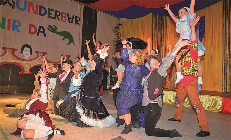 Die „Moonlight Dancers“ der KG Irlich brachten ein ganzes Musical auf die Bühne.