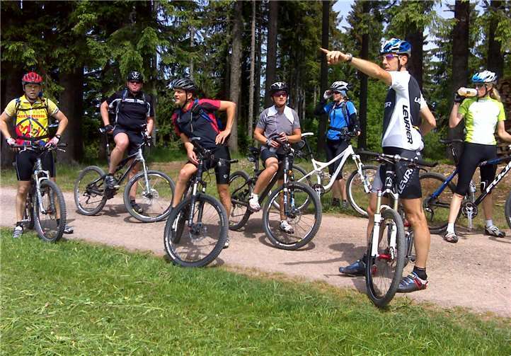 Die Mountainbike-Tour wird von Rainer Auen begleitet. Foto: TI Vulkanregion Laacher See