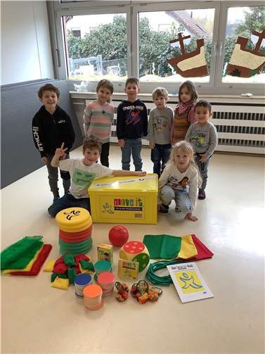 Die „Move it“-Box der Landesverkehrswacht Rheinland-Pfalz hat die Kita im Rahmen des Seminars erhalten.  Fotos:Kita Krümelkiste
