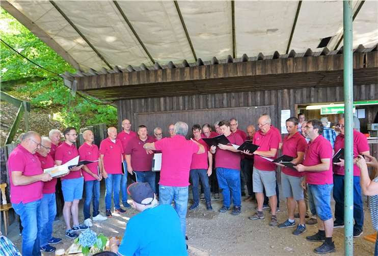 Die Mozartler waren froh, nach über zwei Jahren Pause, wieder öffentlich auftreten zu dürfen Foto: MGV „Mozart“ Eitelborn