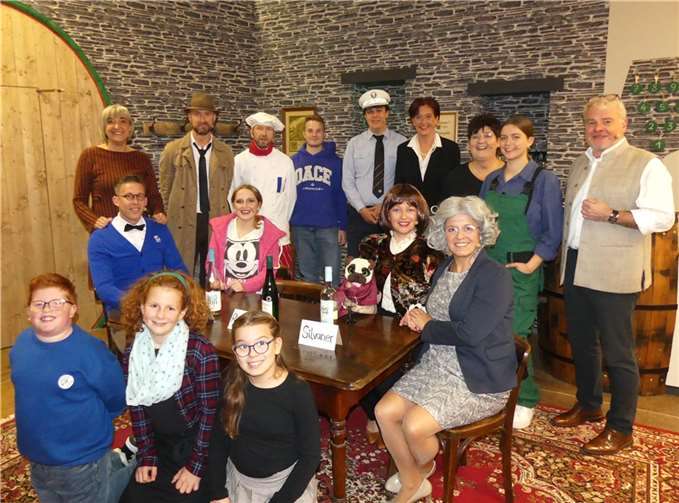 Die Müdener Theatergruppe HaRimm führte mit der Komödie „Mord im Weinkeller“ von Claudia Ott einen tollen Dreiakter auf. Fotos: TE