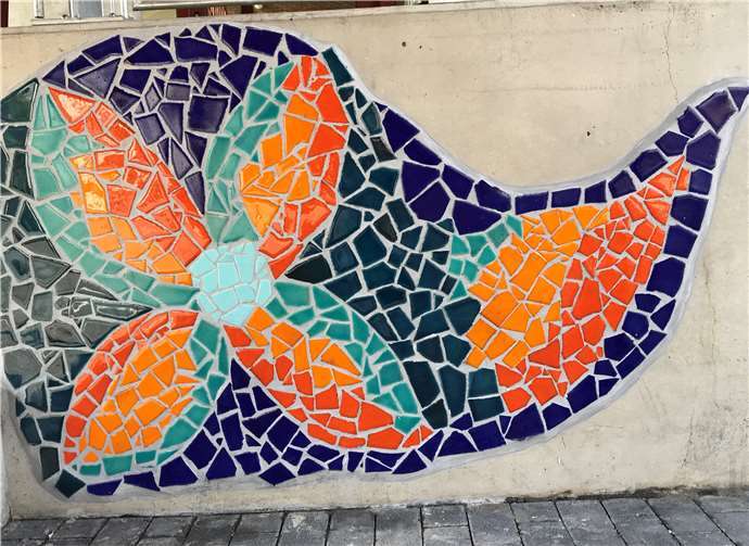 Die Mühe der Jugendlichen bei der Neugestaltung der Rollstuhlrampe hat sich gelohnt.Fotos: privat