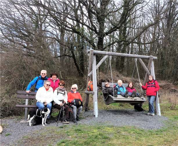 Die Mühen des Anstieges zur offenen Hochfläche wurden durch gute Fernsichten bis ins Siebengebirge und Blicke ins Rheintal belohnt. Foto: Günter Hussong