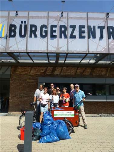 Die Mülleinsacker-Aktionen finden jeden zweiten Samstag im Monat ab dem Bürgerzentrum statt.  Foto: Quartiersmanagement Stadtgrün-Lützel