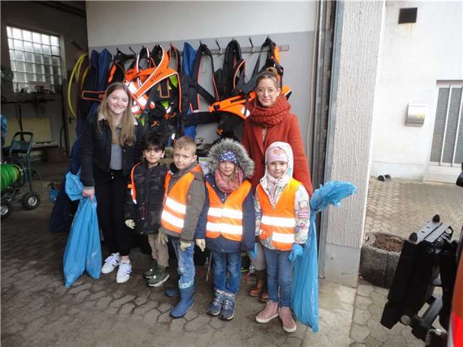 Die „Müllzwergenpolizei“.  Fotos: Kindertagesstätte Krümelkiste