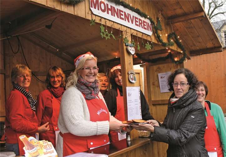Die Münstermaifelder Möhnen versorgten die Besucher mit Kröbbelche.
