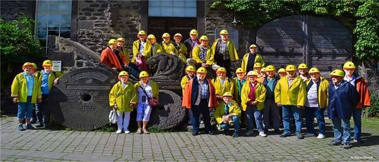 Die Mundart-Initiative im Kreis Cochem-Zell e.V. beim Besuch des Lavakellers.  Foto: Klaus Wendt