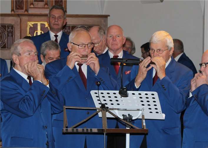 Die Mundharmonika-Gruppe des Männerchores wusste zu begeistern.
