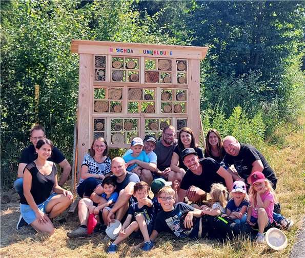 Die „Muschda Hummelbude“ steht am Linkenbacher Weg, Kreuzung „Historischer Wanderweg rund um Muscheid“. Quelle: Verschönerungsverein Muscheid