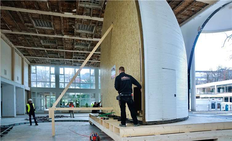 Die Muschel wiegt rund vier Tonnen. Fotos: KG