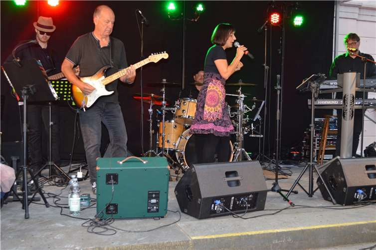 Die Musik von Patrizia Alvarez und Sol Y Sombra fand ein begeistertes Publikum.  Foto: AB