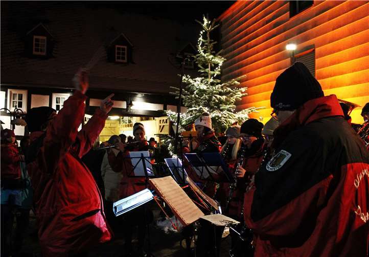 Die Musiker des Blasorchesters Daubach stimmten die Besucher des traditionellen Adventstreffs am 3. Adventssonntag auf die Weihnachtszeit ein.