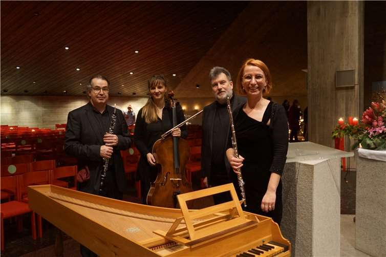 Die Musiker des Ensemble Arabesques Hamburg Eva Maria Thiébaud, Christoph Anselm Noll, Salome Schneider und Nicolas Thiébaud (von rechts) in der Kirche St. Michael Vettelschoß. Foto: Dietmar Ebi