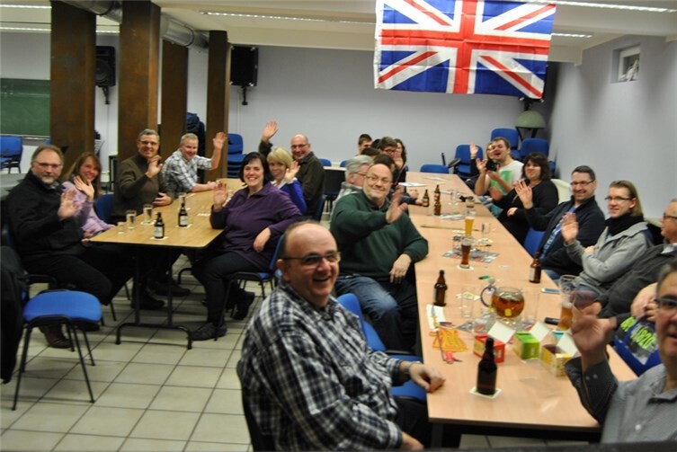 Die Musiker / innen des Stammorchesters informieren sich über Konzertprogramm zum 14. Hallenkonzert.privat