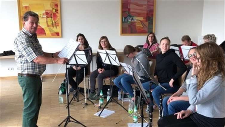 Die Musiker und Musikerinnen probten ein ganzes Wochenende intensiv für das bevorstehende Osterkonzert. Foto: privat