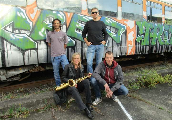 Die Musiker von Tritone Cartel: Sascha Scharnowski (Gitarre), Lars Willige (Bass), Matthias Müller (Schlagzeug), Regine Beul (Saxofon).Foto: privat