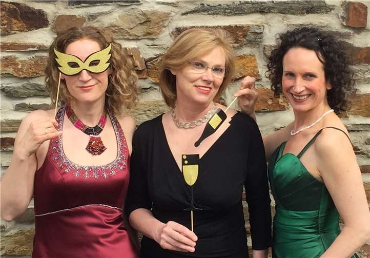 Die Musikerinnen Alexandra Tschida und Ilse Kösling werden von der Mezzosopranistin Petra Schwarzkopf unterstützt.Foto: privat