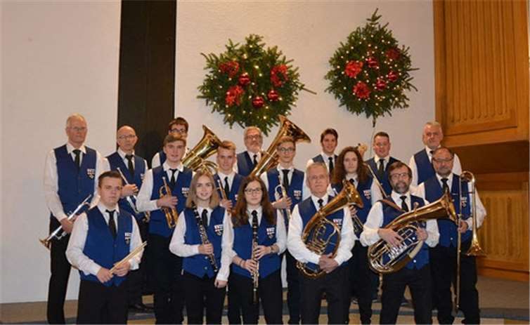 Die Musikerinnen und Musiker stimmen auch in diesem Jahr wieder auf Weihnachten ein. privat