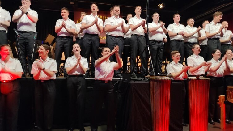 Die Musikerinnen und Musiker überraschten mit besonderen Darbietungen.