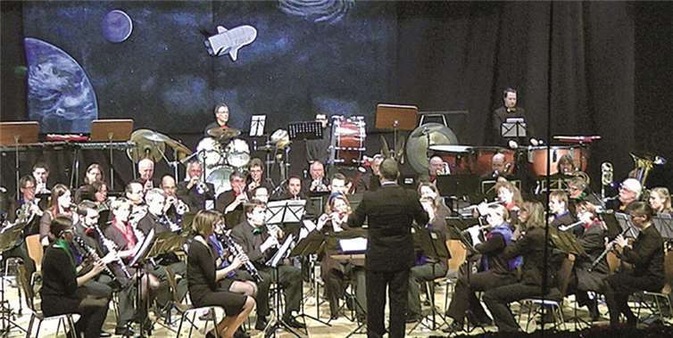 Die Musikfreunde Fidelia Wormersdorf beim Jahreskonzert im Rheinbacher Stadttheater.privat