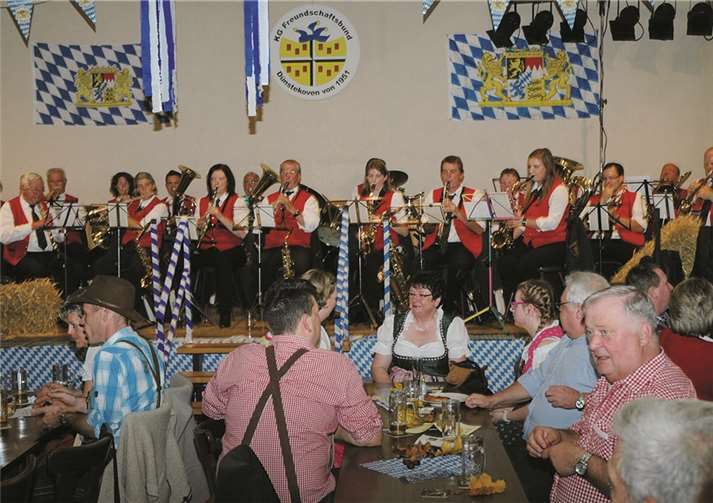 Die Musikfreunde Gielsdorf spielten Blasmusik. RFW