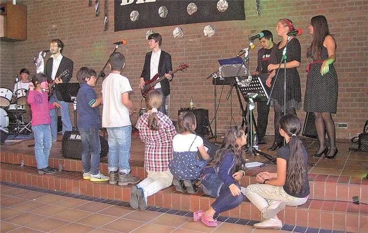 Die Musikgruppe „Die Band“ ist beim Merler Pfarrfest wieder dabei. privat