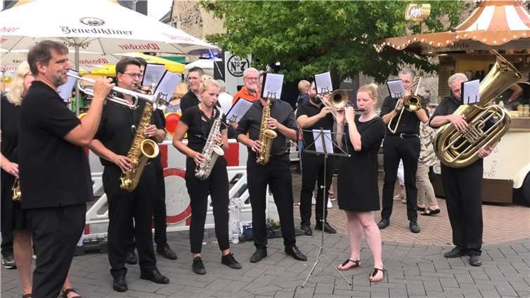 Die Musikgruppe, die den offiziellen Teil der Kirmes begleitete,setzte sich aus Musikern von insgesamt 5 verschiedenen Vereinen zusammen.