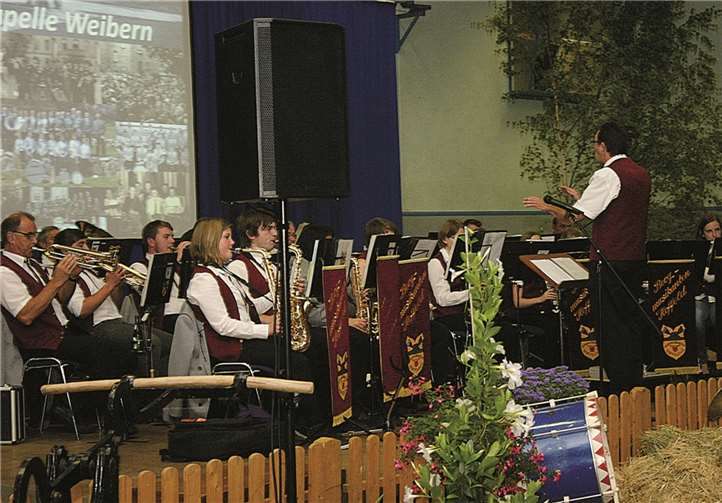 Die Musikkapelle aus Hoffeld eröffnete den Jubiläumsabend.