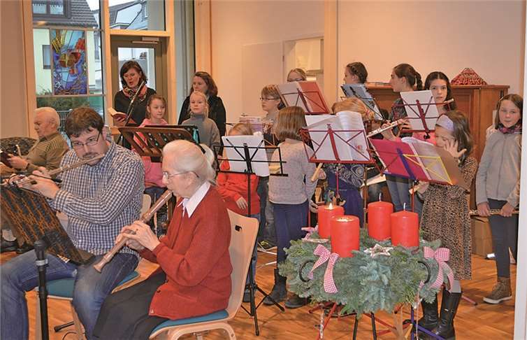 Die Musikschule Frank von Häfen präsentierte einige Musikstücke im barrierefreien, neuen Gemeindesaal. AB