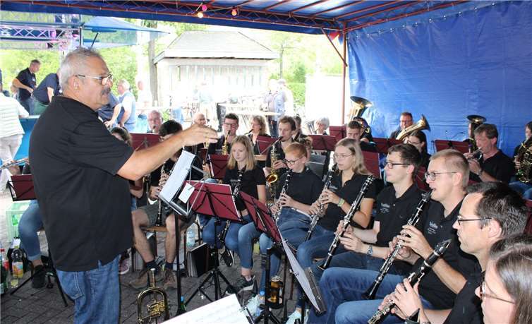 Die Musikvereinigung Bad Neuenahr-Ahrweiler spielte zum Frühschoppen.