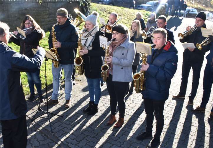 Die Musikvereinigung Wiedklang spielte unter Leitung von Helmut Juhr beim Gedenken zum Volkstrauertag.