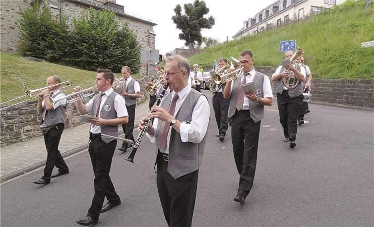 Die Musikvereinigung „Wiedklang“ war an den Kirmestagen fast genau so oft gefordert wie die Junggesellen.