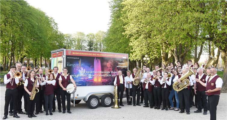 Die Musikvereinigung bedankte sich bei Geschäftsführer Christian Senk und Barbara Knieps von der Heilbad Gesellschaft für die Unterstützung beim Ankauf des Anhängers. Gausmann/Heilbad Gesellschaft Bad Neuenahr-Ahrweiler
