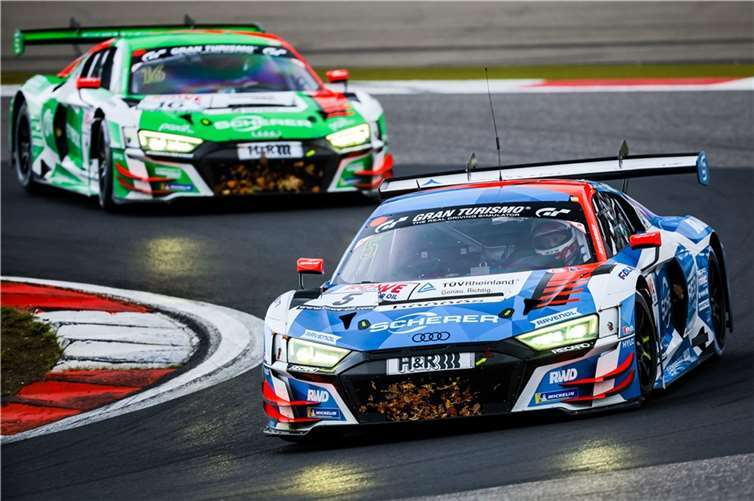 Die NLS Speed Trophäe entscheidet sich zwischen den beiden Scherer Sport Team Phoenix Audi R8 LMS GT3 Evo II.  Foto: Jan Brucke/VLN