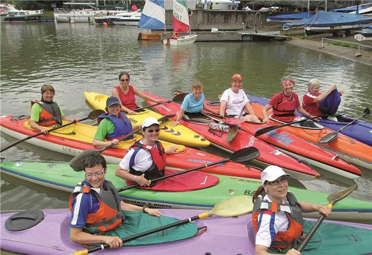 Die NWV-Frauen kurz nach der Mittagspause in Höhe von Schloß Monaise.Privat