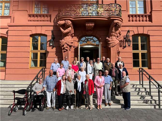 Die Nach dem Essen hatten die Gäste die Möglichkeit, sich im Abgeordnetenhaus mit Petra Schneider auszutauschen.  Foto: privat