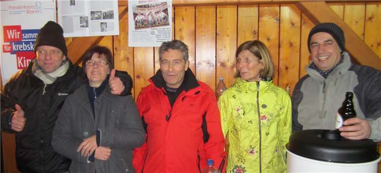 Die Nachbarschaft lädt traditionell zu Christstollen und Glühwein am Silvestertag. privat