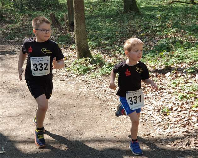 Die Nachwuchsathleten Diego Schäfer und David Klein (v.l.) erreichten gute Platzierungen.Foto: privat