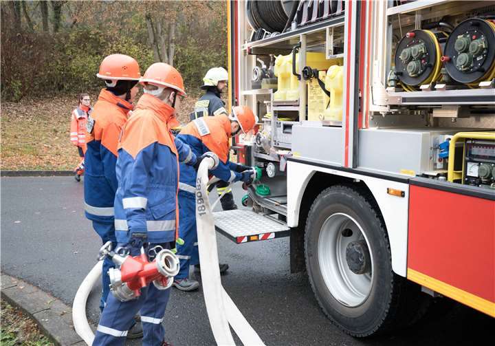Die Nachwuchskräfte arbeiten Hand in Hand.CEW