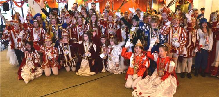 Die Nachwuchstollitäten grüßten aus dem Kreishaus.Foto: Rhein-Sieg-Kreis