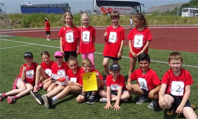 Die Namedyer Grundschüler freuen sich über den Titel des Vize-Kreismeisters. privat