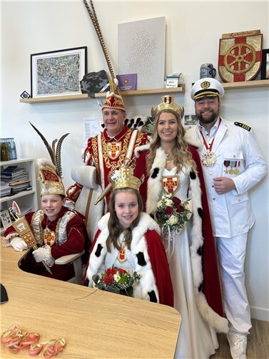 Die Narren haben OB Lennart Siefert vom Chefsessel verjagt.