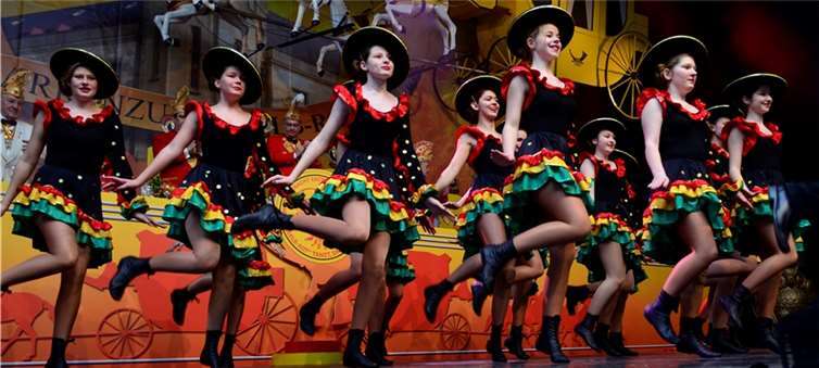 Die Narrenzunft Amazonen begeisterten das Publikum mit einem spanischen Tanz.