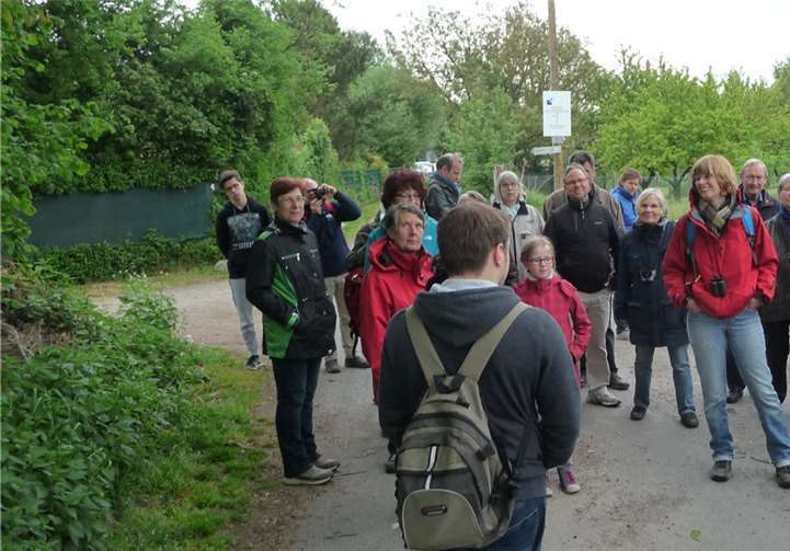 Die Natur- und Tierliebhaber lauschten gemeinsam mit Gundela Regenbogen der Vogelwelt.privat