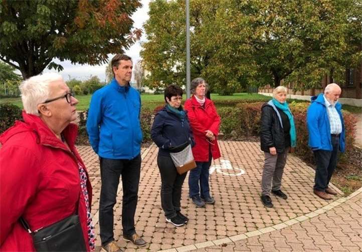 Die NaturFreunde aus Kettig und Hochstadt bei der Besichtigung der Gedenkstätte KZ Osthofen. Foto: privat
