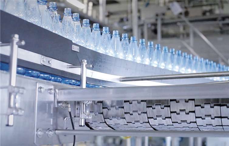 Die Naturell-Wässer werden sowohl in den PET-Mehrweg-Gebinden als auch in der klassischen Brunnen-Glasflasche angeboten.