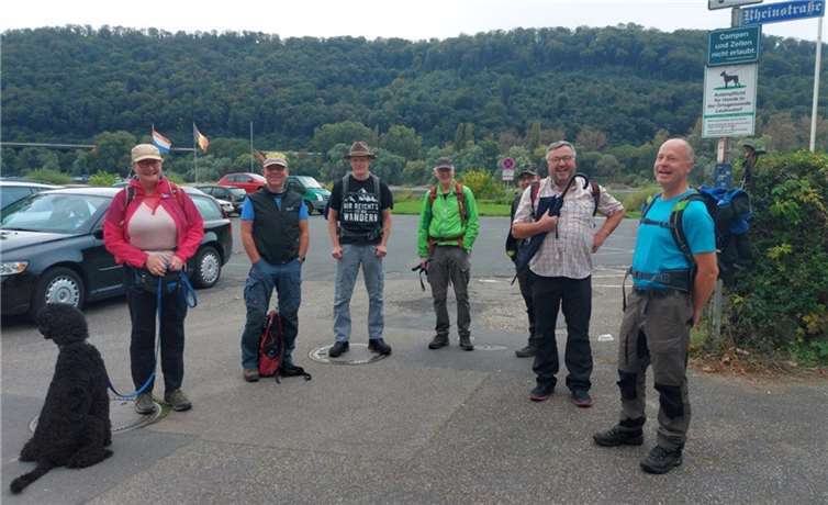 Die Naturfreunde Leutesdorf vor dem Start ihrer Herbstwanderung. Foto: privat