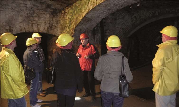 Die Naturfreunde erwartete ein buntes Programm, wie beim Besuch des Lavadoms in Mendig.privat